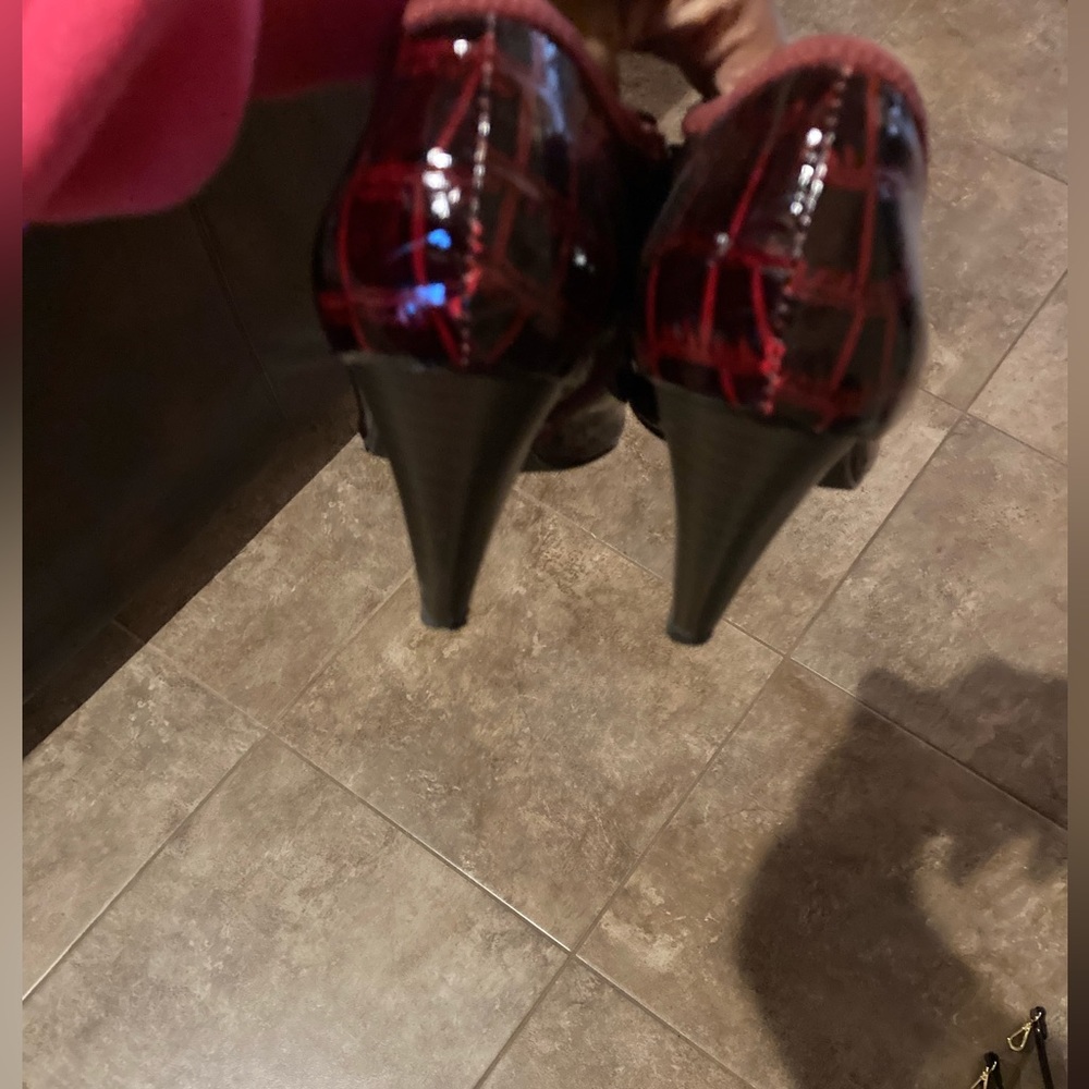 Comfort View Burgundy Booties & bonus matching Nine West Bag - Picture 8 of 10